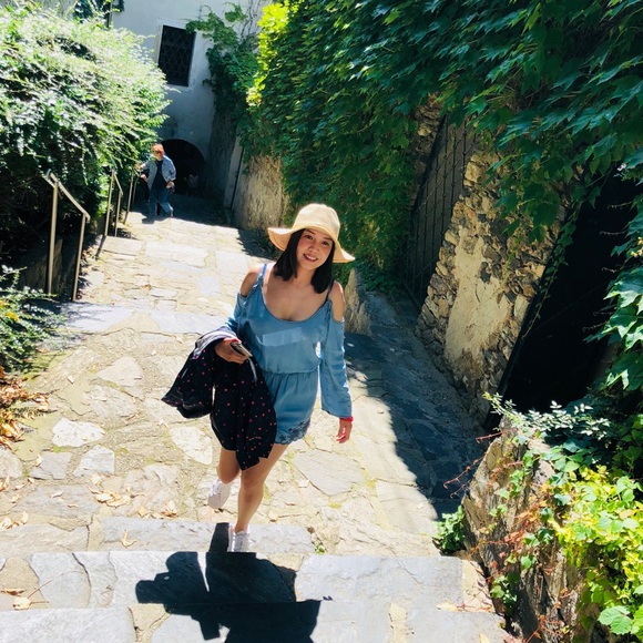 Meet your Posher, Veronica - Picture 1 of 1